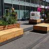 Bepflanzte Sitzgelegenheiten aus Holz